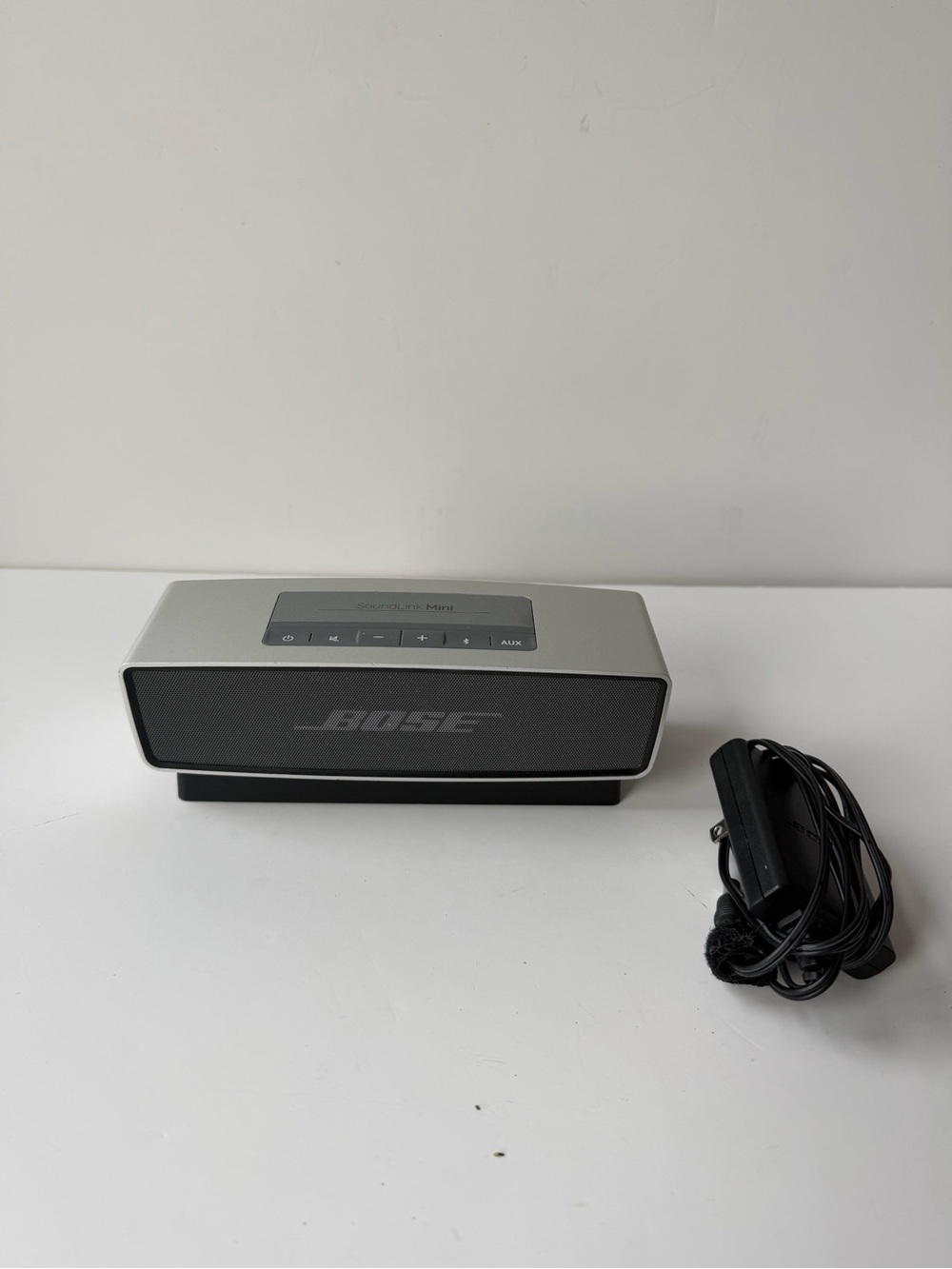 Bose SoundLink Mini I Bluetooth Speaker Silver W Dock Bose Deep Bass & Sound